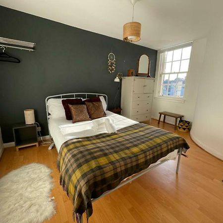 Charming 3 Bedroom Apartment In The Heart Of Vibrant Old Town Edimburgo Exterior foto
