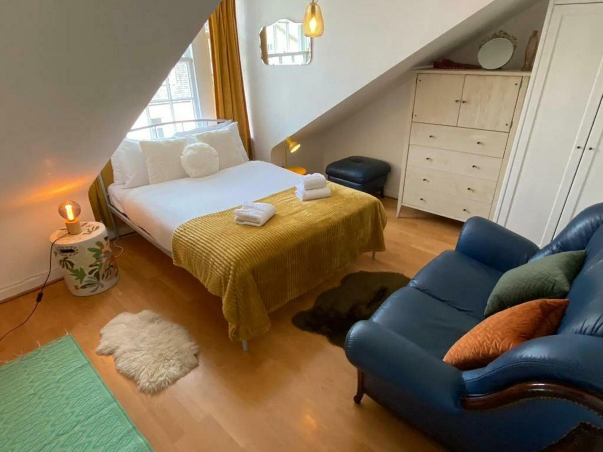 Charming 3 Bedroom Apartment In The Heart Of Vibrant Old Town Edimburgo Exterior foto
