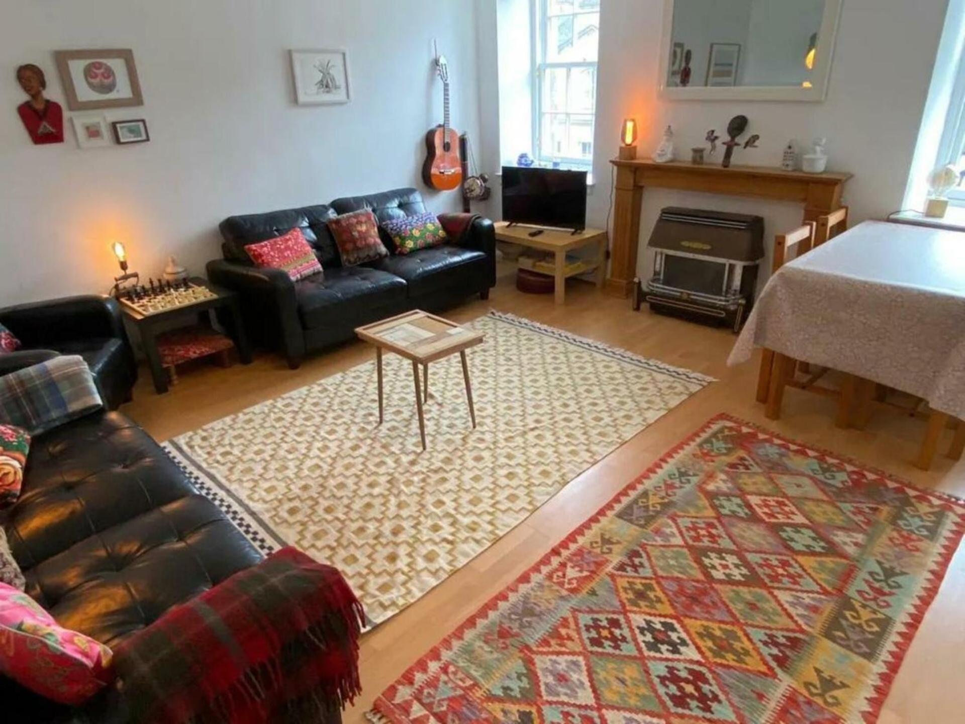 Charming 3 Bedroom Apartment In The Heart Of Vibrant Old Town Edimburgo Exterior foto