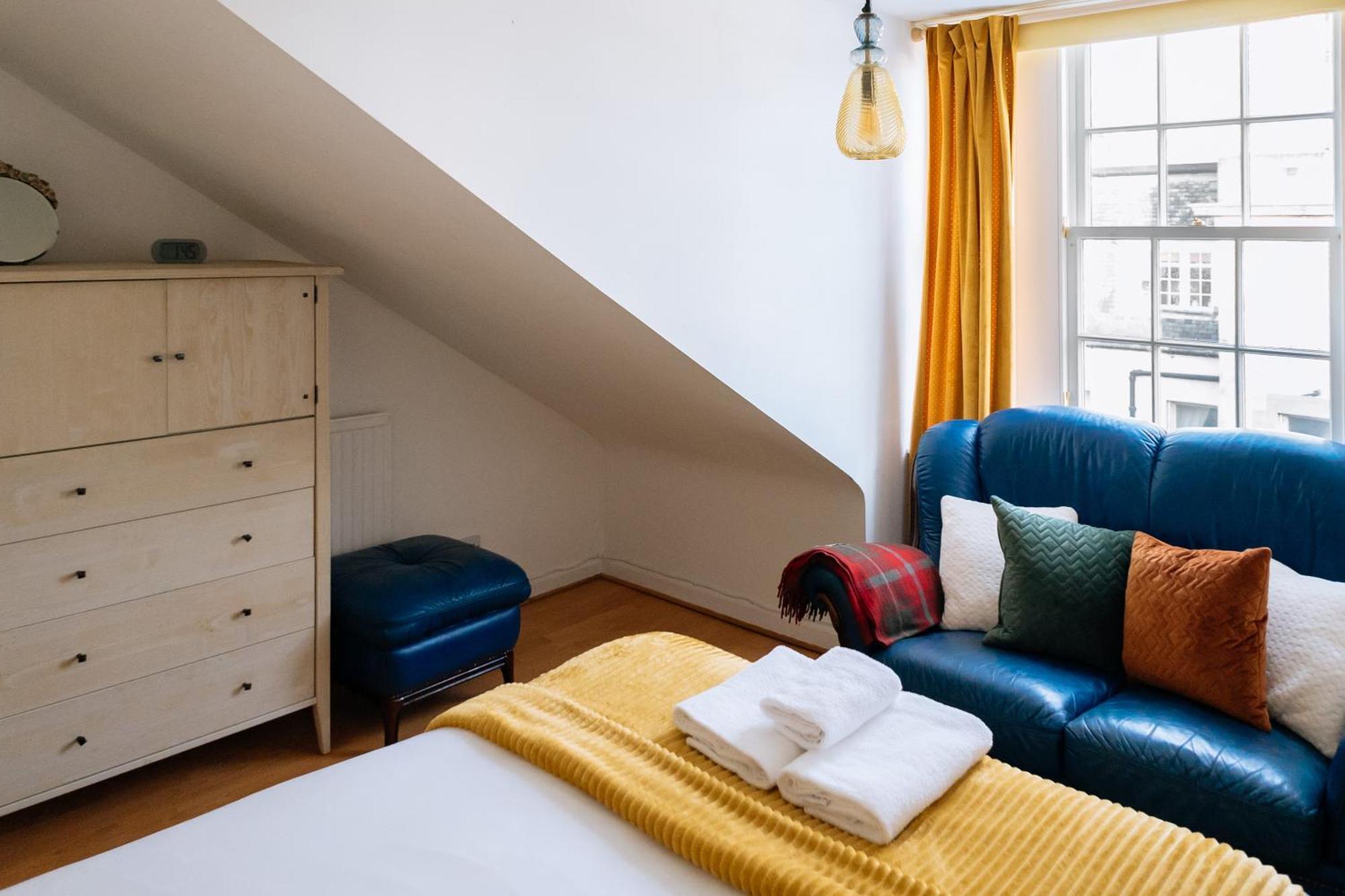 Charming 3 Bedroom Apartment In The Heart Of Vibrant Old Town Edimburgo Exterior foto